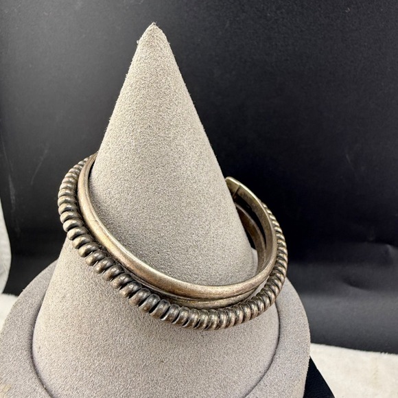 Estate Jewelry - Vintage Cuff Bracelet‎ Twisted Coil Silver Tone 6"
